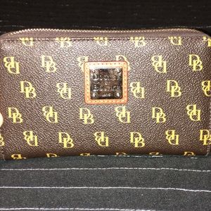 Dooney & Bourke wallet